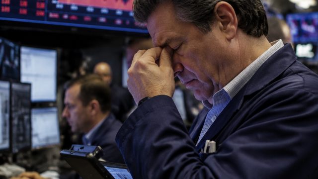 Global Financial Markets Face Uncertainty Amid Tech Sector Decline